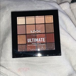 NYX Ultimate eyeshadow palette